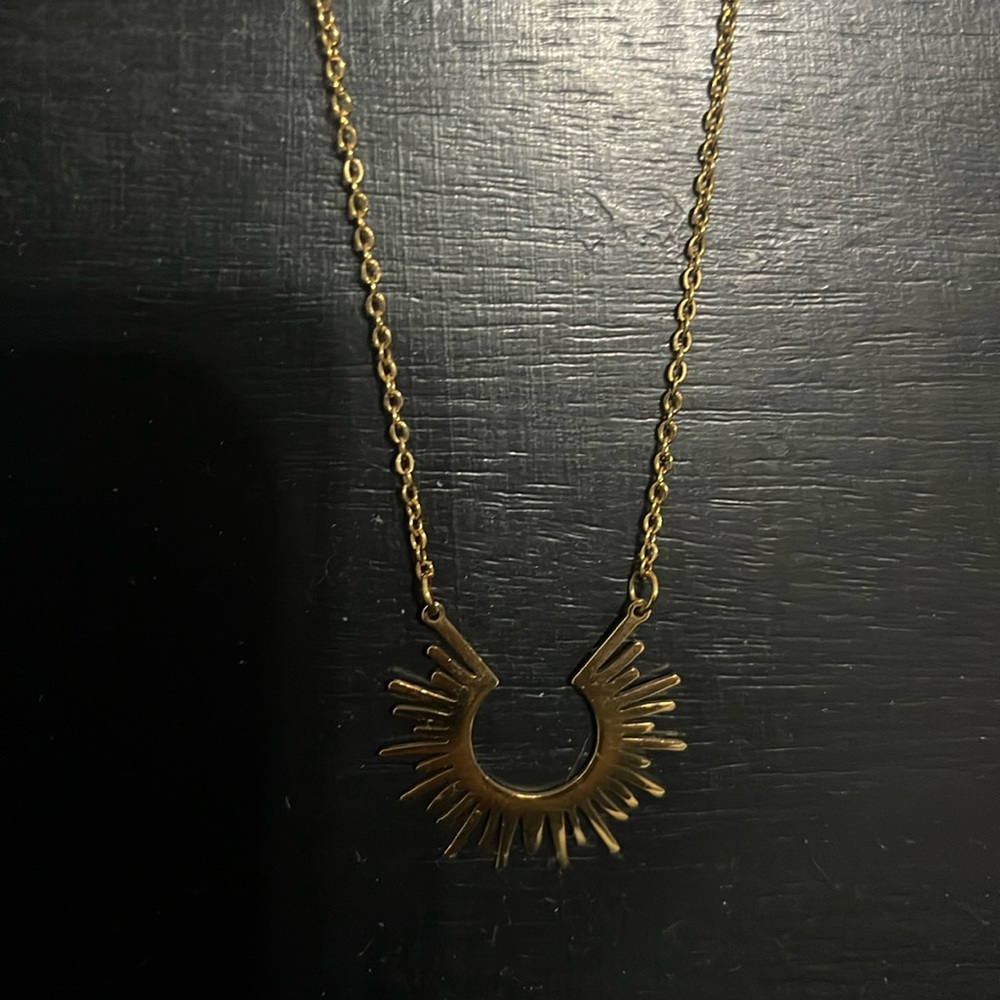 Beautiful sun burst necklace